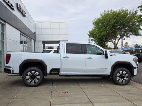 New 2026 GMC Sierra 2500 Denali w/ Denali Reserve Package AWD/4WD image 3