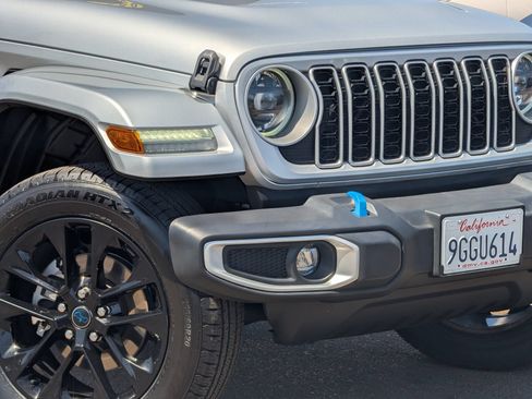 Used 2024 Jeep Wrangler Unlimited Sahara AWD/4WD image 3