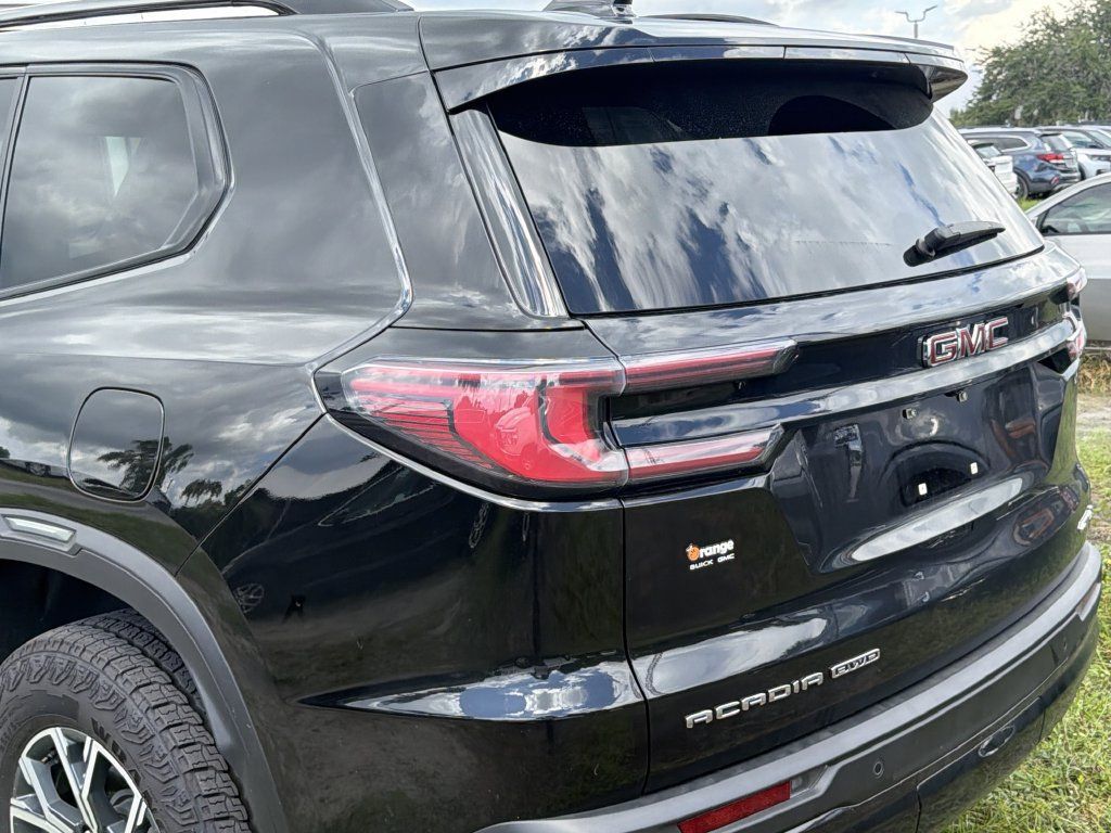 Used 2025 GMC Acadia AT4 AWD/4WD image 9