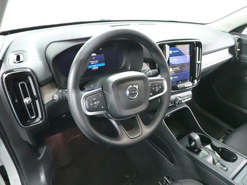 Used 2025 Volvo XC40 B5 Core AWD/4WD image 28
