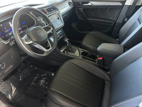 Used 2023 Volkswagen Tiguan SE FWD image 9
