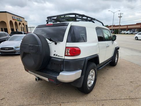 Used 2011 Toyota FJ Cruiser 2WD w/ TRD Sport Pkg image 5