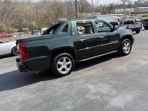 Used 2013 Chevrolet Avalanche LTZ image 51