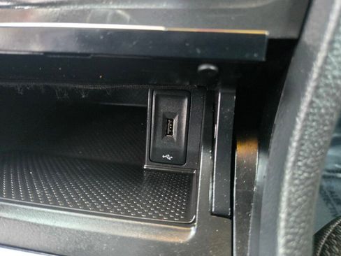 Used 2019 Volkswagen e-Golf SE w/ Driver Assistance Package image 18