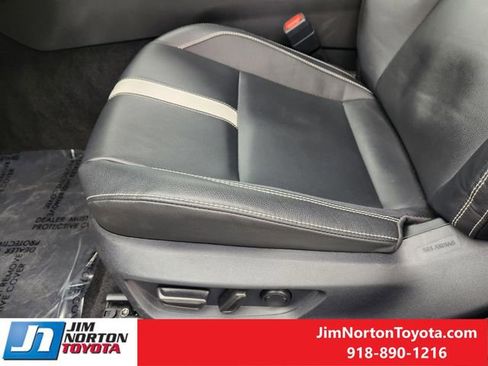 Used 2025 Toyota Camry SE image 25