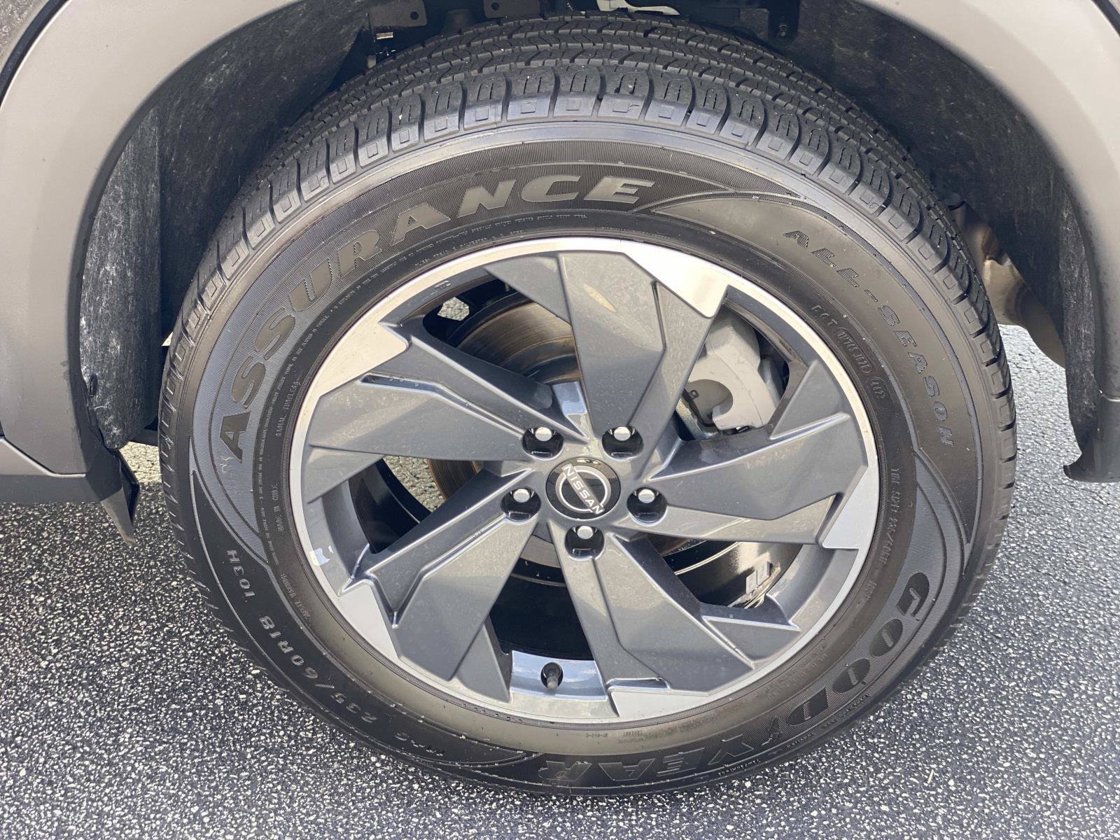 Used 2025 Nissan Rogue SV FWD image 13