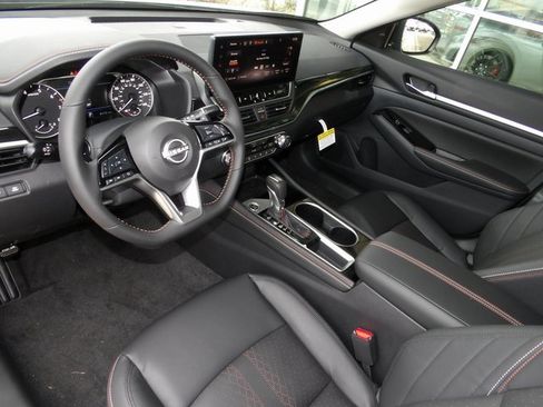 New 2025 Nissan Altima 2.5 SR w/ SR Premium Package image 13