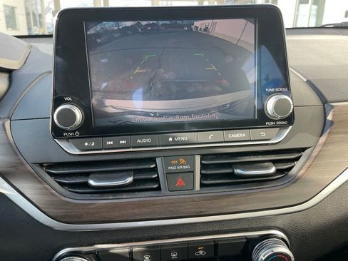 Used 2024 Nissan Altima 2.5 SV image 17