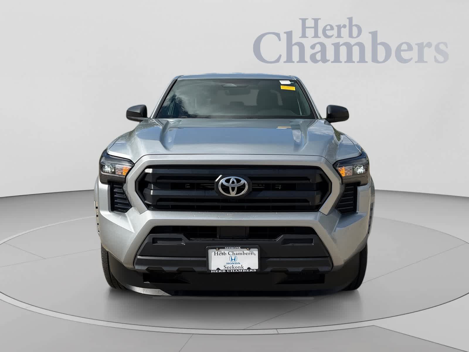 Used 2025 Toyota Tacoma SR AWD/4WD image 2