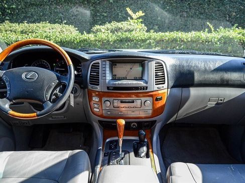 Used 2006 Lexus LX 470 image 13