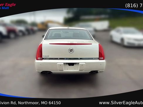 Used 2009 Cadillac DTS w/ Sun And Sound Package FWD image 4