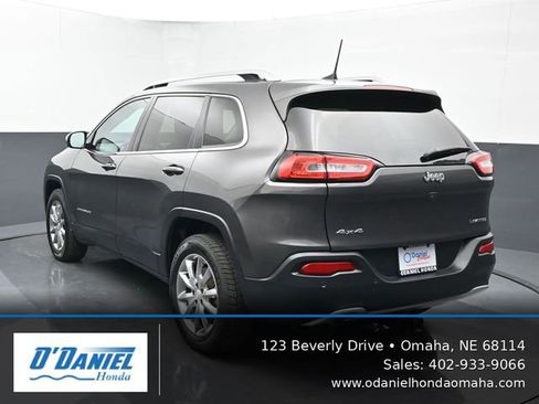 Used 2018 Jeep Cherokee Limited image 3