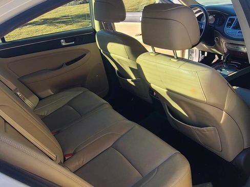 Used 2013 Hyundai Genesis 3.8 w/ Premium Pkg image 15