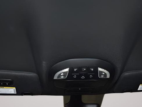Used 2025 Chrysler Pacifica Select FWD image 20