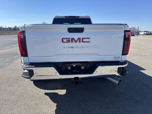 Used 2024 GMC Sierra 3500 Pro AWD/4WD image 4