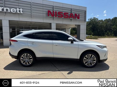 Used 2023 Toyota Venza XLE AWD/4WD image 5