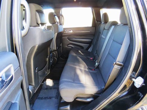 Used 2018 Jeep Grand Cherokee Laredo image 20