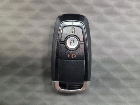 Used 2022 Ford Escape SE image 32