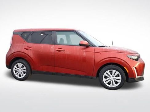 Used 2024 Kia Soul LX image 12