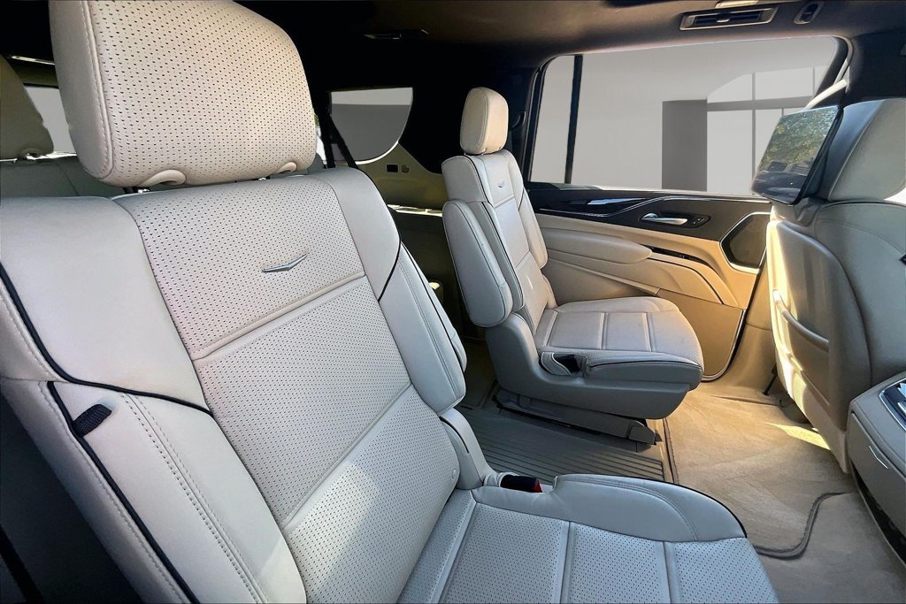 Used 2023 Cadillac Escalade ESV Premium Luxury w/ LPO, Floor Liner Package AWD/4WD image 29