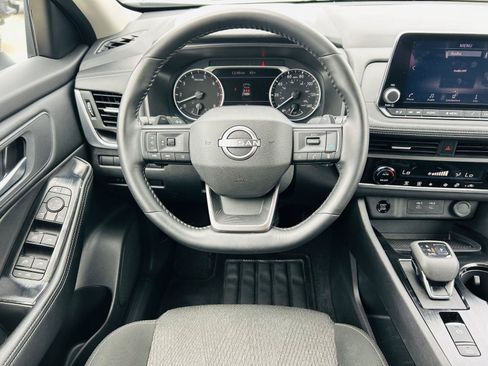 Used 2025 Nissan Rogue SV AWD/4WD image 13