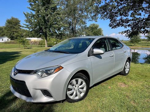 Used 2016 Toyota Corolla LE FWD image 1