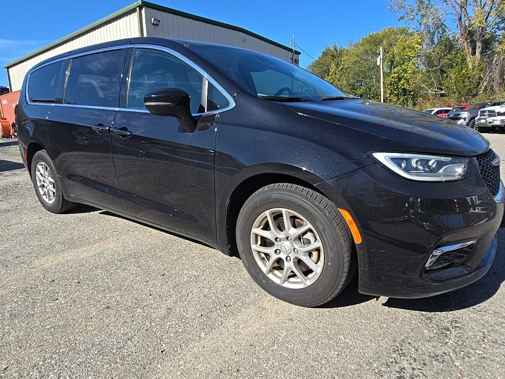 Used 2025 Chrysler Pacifica Select FWD image 10