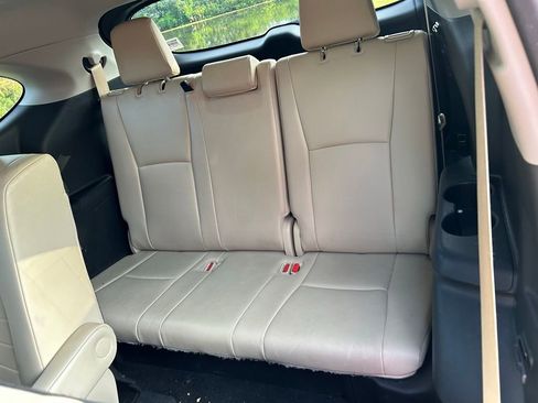Used 2021 Toyota Highlander XLE FWD image 13