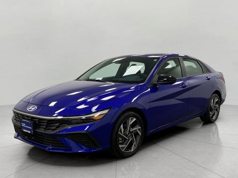 Certified 2025 Hyundai Elantra Sport FWD image 8
