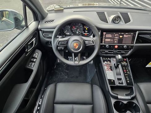 Used 2026 Porsche Macan image 14