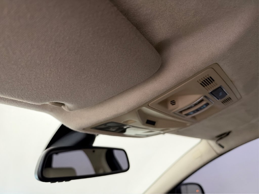 Used 2012 Jaguar XJ L RWD image 15