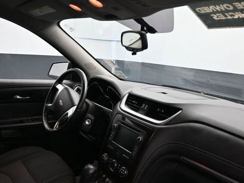 Used 2015 Chevrolet Traverse LT w/ Style and Technology Package FWD image 12