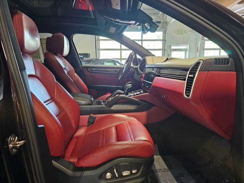 Used 2019 Porsche Cayenne AWD/4WD image 10