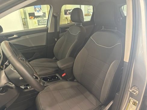 Used 2024 Volkswagen Taos SE AWD/4WD image 8
