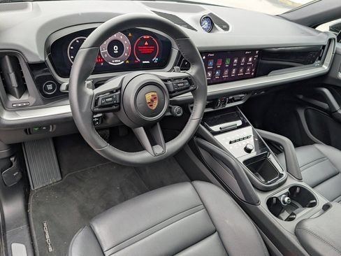 Certified 2025 Porsche Cayenne image 4