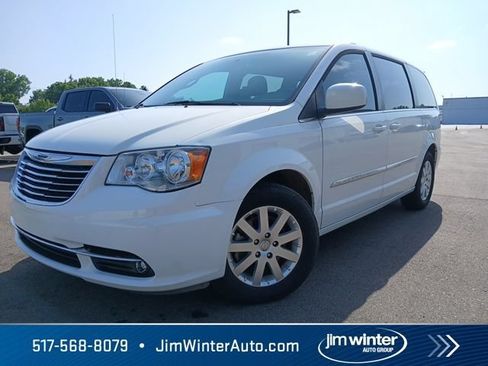 Used 2015 Chrysler Town & Country Touring FWD image 2