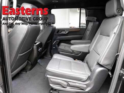 Used 2025 GMC Yukon XL Denali AWD/4WD image 24