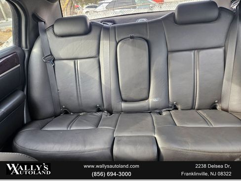 Used 2011 Lincoln Town Car Signature L image 14