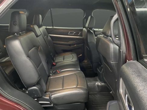 Used 2018 Ford Explorer XLT w/ Equipment Group 202A image 31