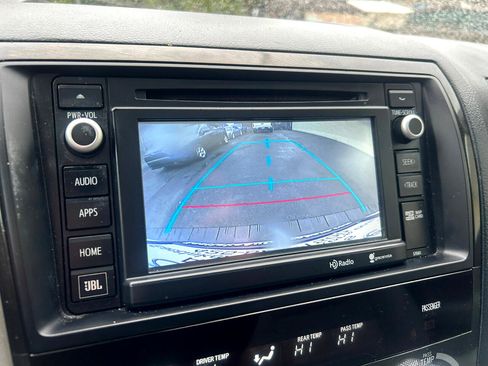 Used 2014 Toyota Sequoia Platinum image 22