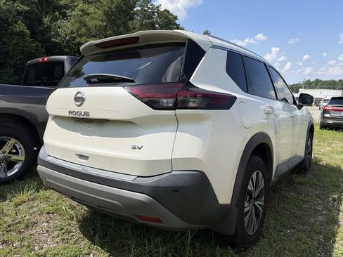 Used 2021 Nissan Rogue SV w/ Premium Package FWD image 4