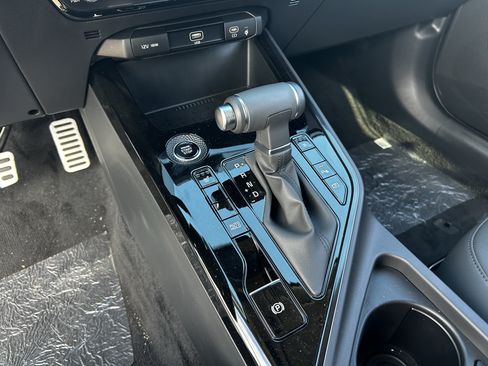 Used 2025 Kia Niro EX Touring FWD image 23