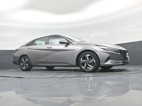 Used 2023 Hyundai Elantra Limited image 38