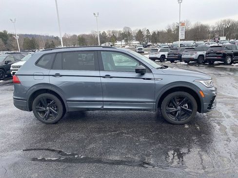 Certified 2024 Volkswagen Tiguan SE R-Line image 9