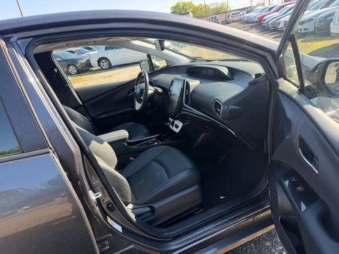 Used 2018 Toyota Prius Four w/ Advanced Technology Package FWD image 24