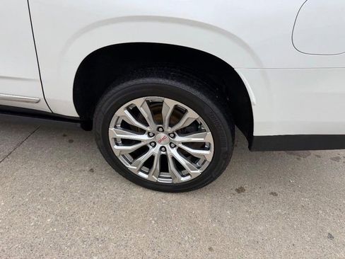 Used 2023 GMC Yukon XL Denali image 7