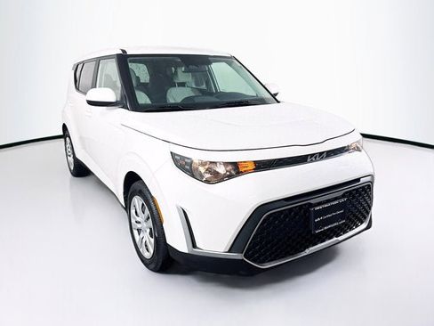 Certified 2023 Kia Soul LX image 3