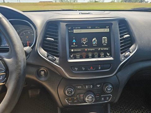 Used 2023 Jeep Cherokee Altitude Lux image 17