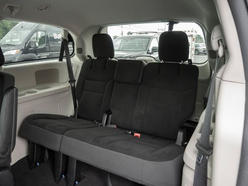Used 2018 Dodge Grand Caravan SE w/ UConnect Hands-Free Group FWD image 21