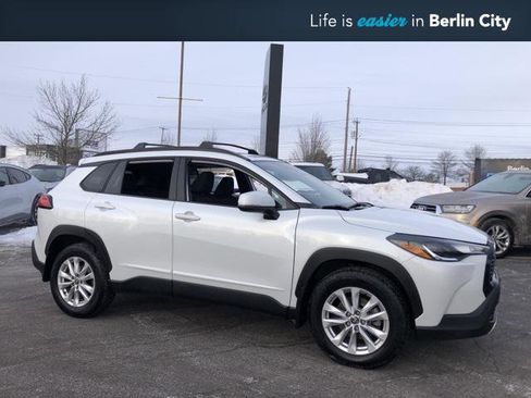 Certified 2023 Toyota Corolla Cross LE image 1